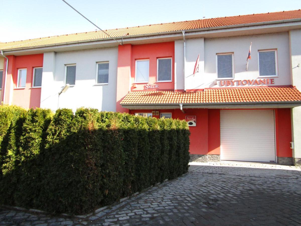 Salur Bed & Breakfast Nové Zámky Dış mekan fotoğraf