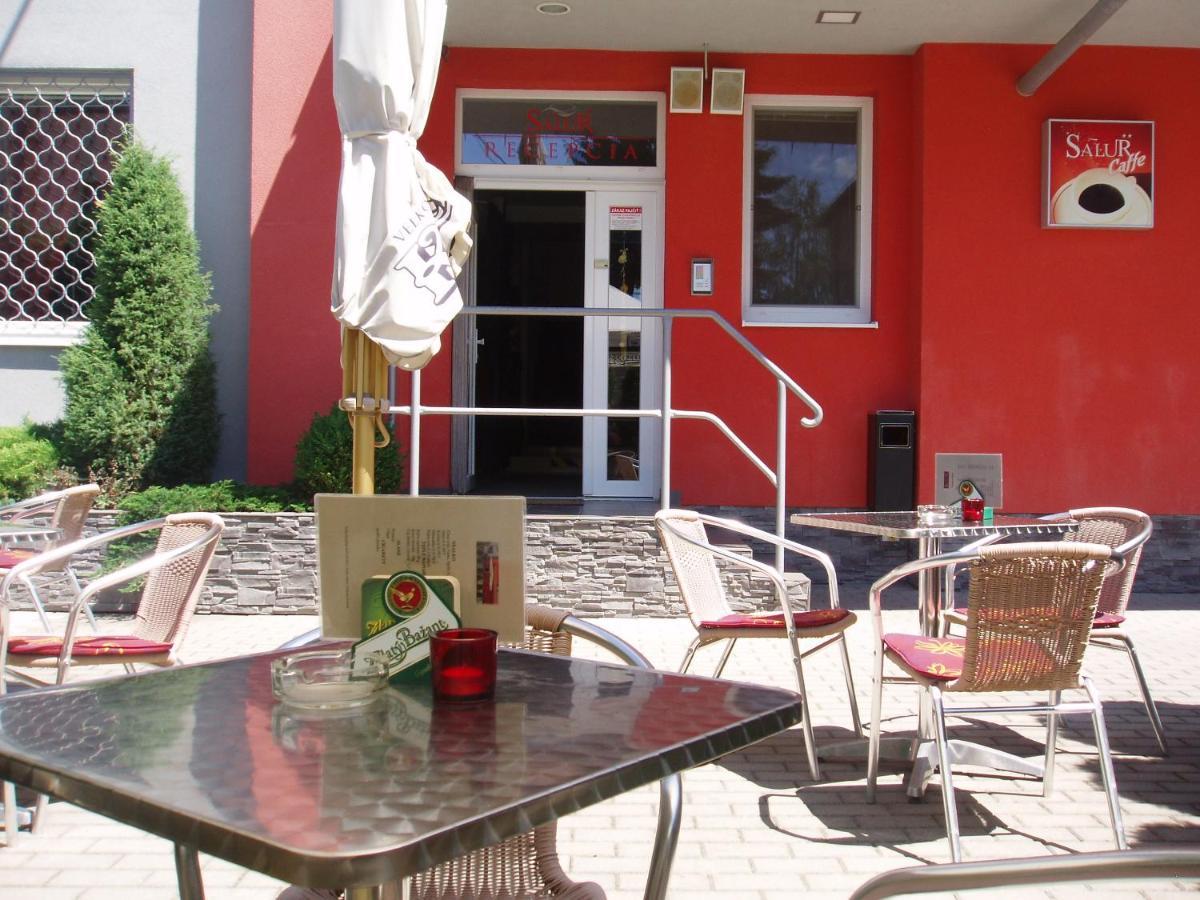 Salur Bed & Breakfast Nové Zámky Dış mekan fotoğraf
