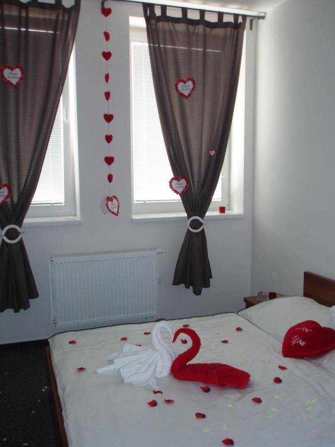 Salur Bed & Breakfast Nové Zámky Dış mekan fotoğraf