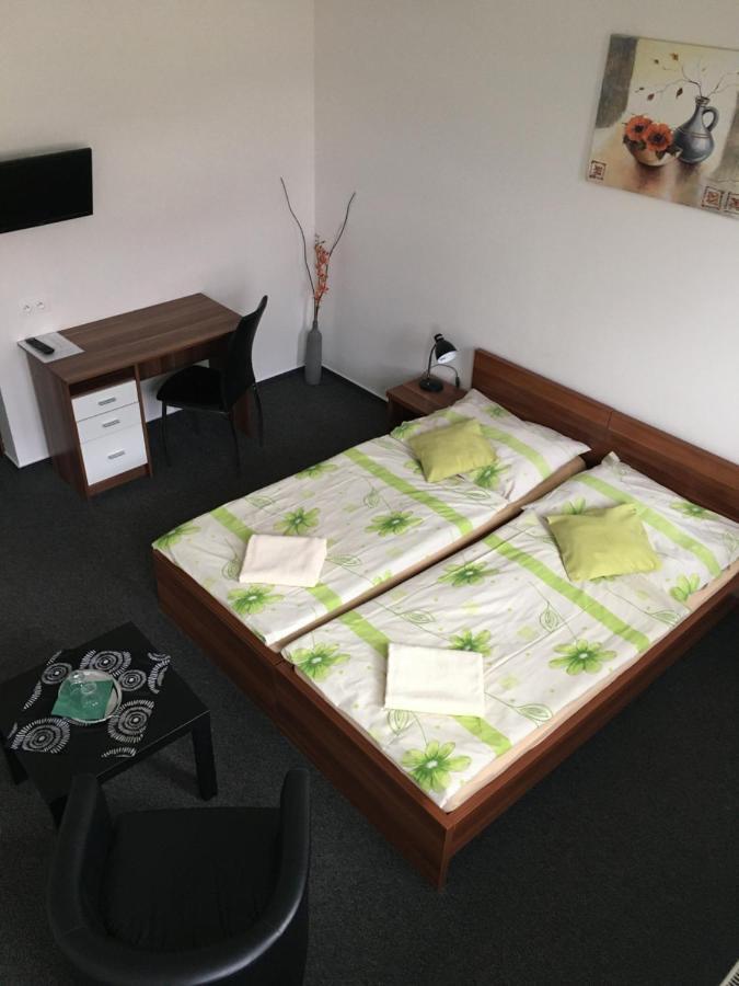 Salur Bed & Breakfast Nové Zámky Dış mekan fotoğraf